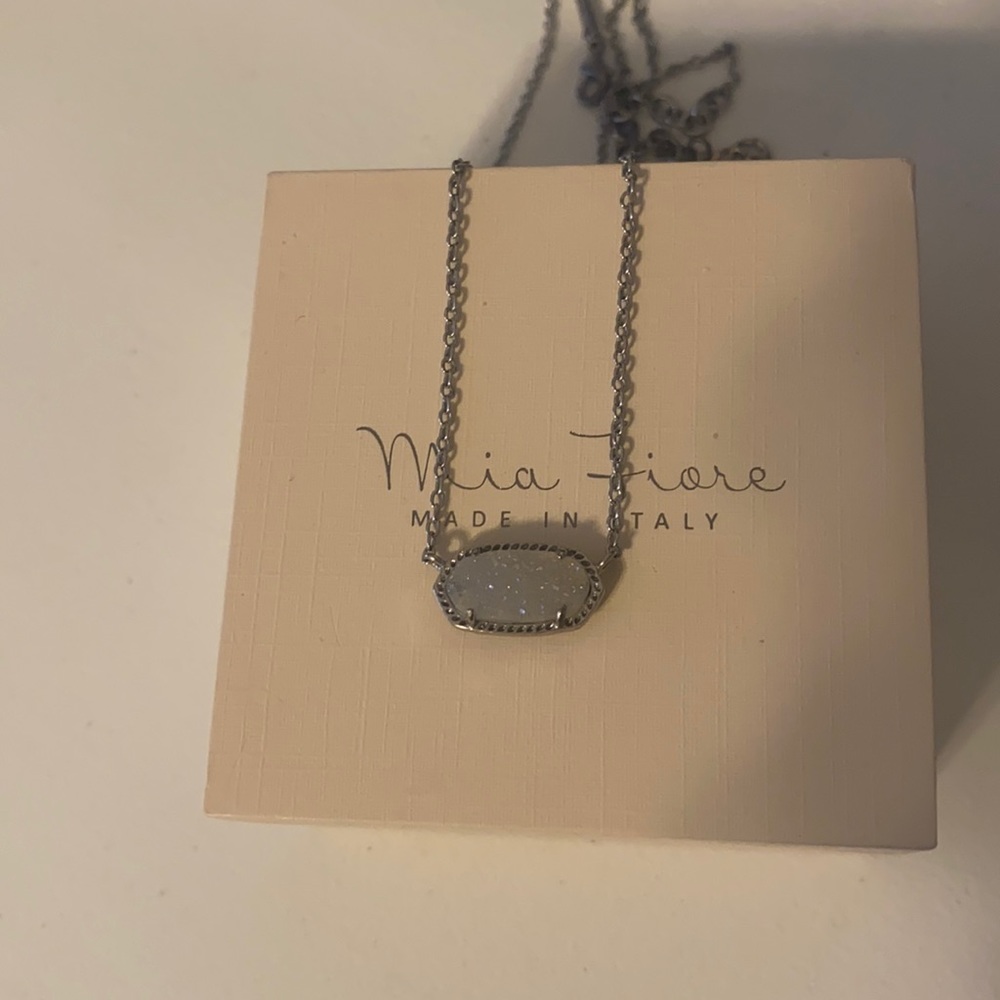 Kendra Scott necklace
